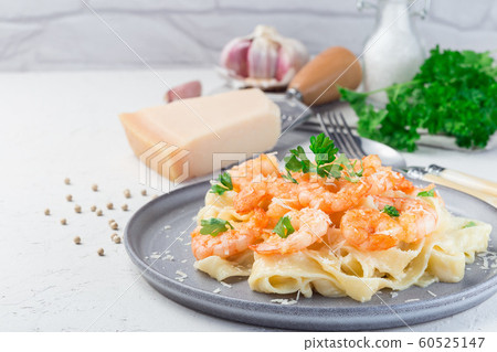 Pasta with shrimps in creamy parmesan cheese 60525147