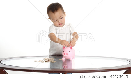男孩存錢 60525645