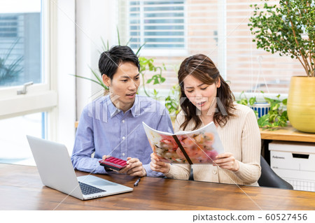 家庭管理家庭帳簿堅固的夫妻 60527456