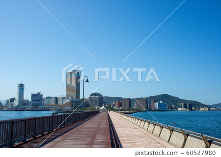 從高松港防波堤看高松市 從高松港防波堤看高松市 60527980