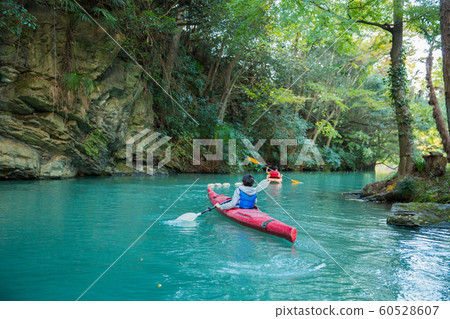 Children enjoying a canoe 60528607