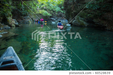 Children enjoying a canoe 60528639