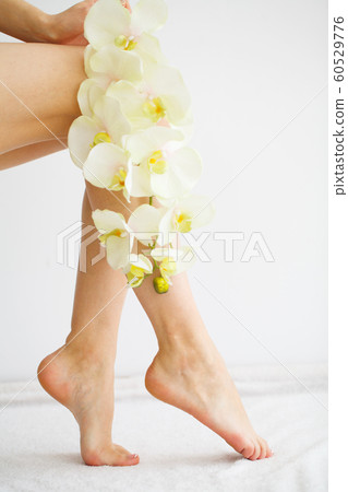 Close Up photo of a female feet at spa salon on pedicure procedure 60529776