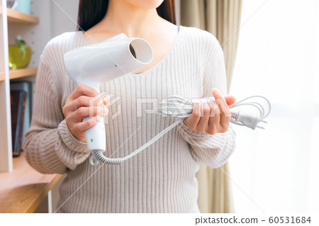 Woman with hairdryer 60531684