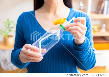 Women who attach plastic bottle straw caps 60534282