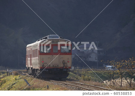 五十鈴鐵路快車(Kiha 52 + Kiha 28) 五十鈴鐵路快車(Kiha 52 + Kiha 28) 60538853