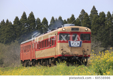 Isuimi Railway Kiha 52 + Kiha 28 Isuimi Railway Kiha 52 + Kiha 28 60538986