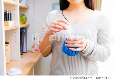 女人做冰囊 60548172