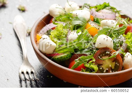 Vegetable salad with mozzarella cheese, lettuce, 60550052