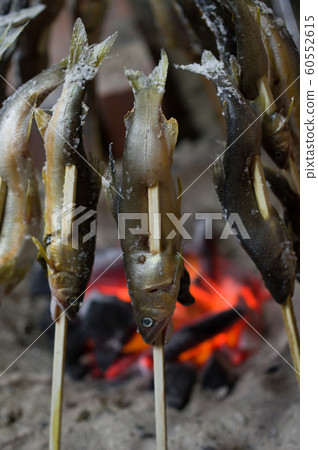 Salt-grilled salmon Salt-grilled salmon 60552615