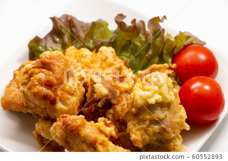 Deep-fried chicken (with sunny lettuce and cherry tomatoes). Deep-fried chicken (with sunny lettuce and cherry tomatoes). 60552893