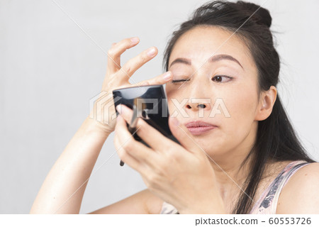 化妝現場女性美容美容化妝品 60553726