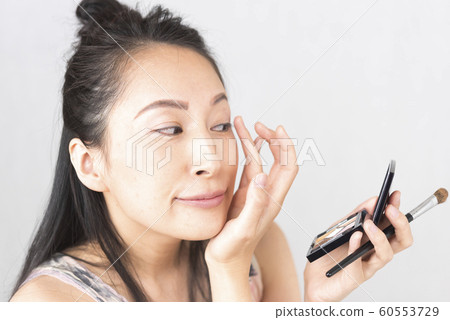 化妝現場女性美容美容化妝品 60553729
