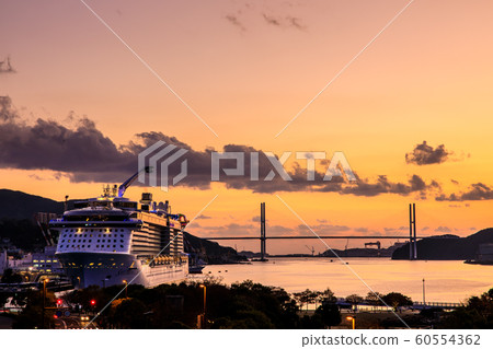 Evening view of the cruise ship from the roof of the Nagasaki Prefectural Museum of Art [Nagasaki City] 60554362