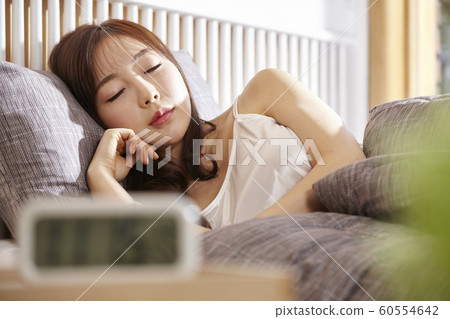 年輕女子,早晨,睡眠,天氣,床,臥室,房間,房子,房屋 年輕女子,早晨,睡眠,天氣,床,臥室,房間,房子,房屋 60554642