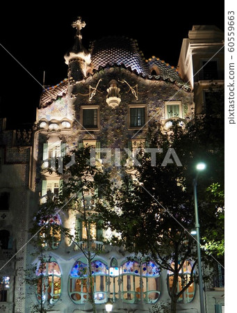 西班牙巴塞羅那Casabatro夜視圖 60559663