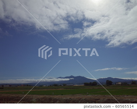 Sky, clouds and Tokachidake mountain range 60565514