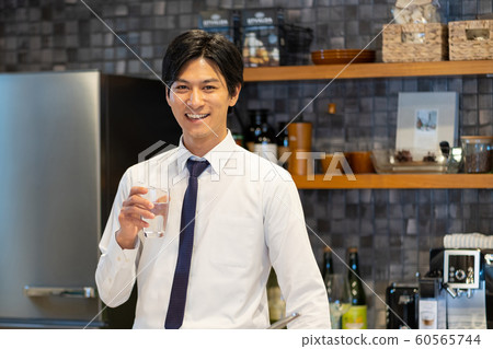 Kitchen, business man, lifestyle 60565744