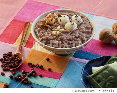 Korean food Red bean porridge and rice cake Korean food Red bean porridge and rice cake 60566314