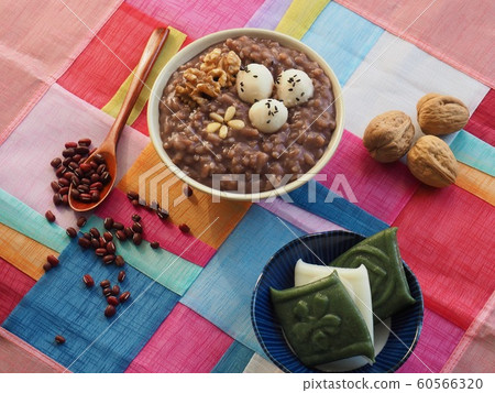 Korean food Red bean porridge and rice cake Korean food Red bean porridge and rice cake 60566320