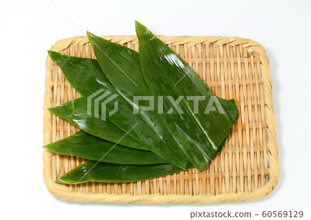 竹葉,海鮮和食材的襯裡 竹葉,海鮮和食材的襯裡 60569129