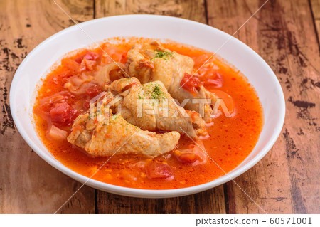 Tomato soup with chicken wings Tomato soup with chicken wings 60571001