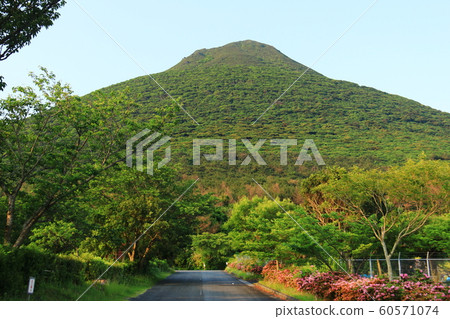 Morning Kaimondake, Kaimonsange Fureai Park, from the second entrance Morning Kaimondake, Kaimonsange Fureai Park, from the second entrance 60571074