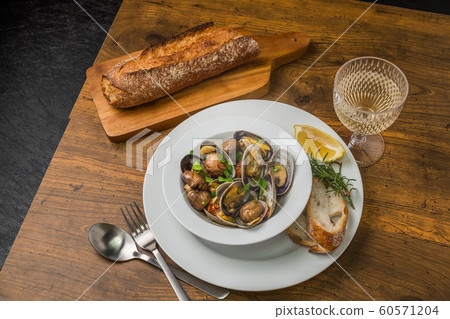 Clam Ahijo (Oil baked dish) 60571204