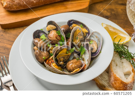 Clam Ahijo (Oil baked dish) 60571205