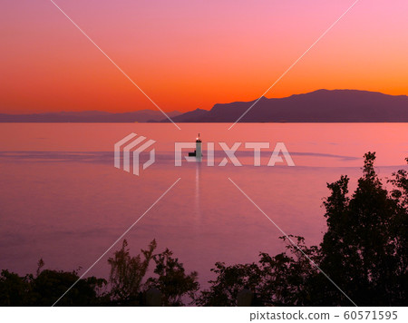 赤穗美崎海岸附近的一個小路標 黃昏時抒情 背景 江島島小豆島 照片素材 圖片 圖庫