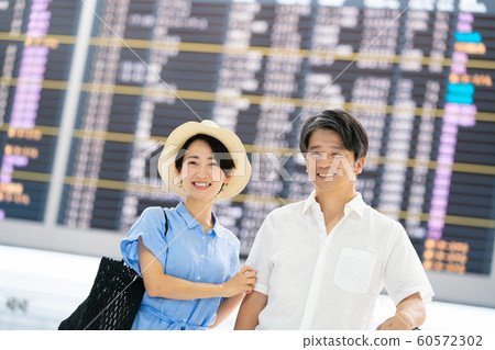 旅行機場夫婦已婚夫婦出國旅行 60572302