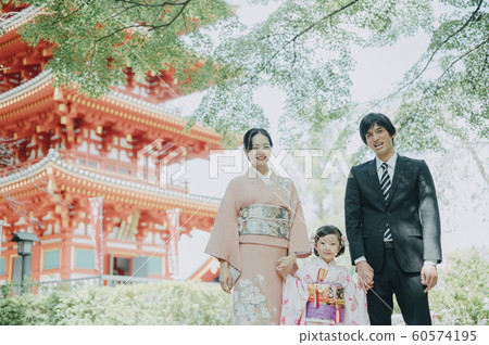 Family Shichigosan Portrait Photography Cooperation: Takatsuki Fudoson 60574195