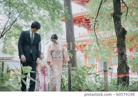Family Shichigosan Portrait Photography Cooperation: Takatsuki Fudoson 60574198