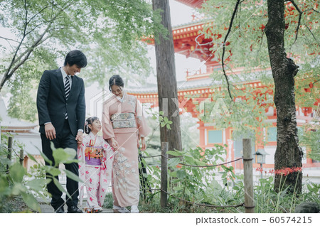 Family Shichigosan Portrait Photography Cooperation: Takatsuki Fudoson 60574215