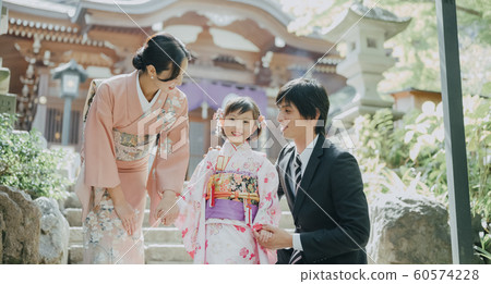 Family Shichigosan Portrait Photography Cooperation: Takatsuki Fudoson 60574228