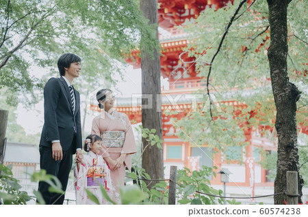 Family Shichigosan Portrait Photography Cooperation: Takatsuki Fudoson 60574238