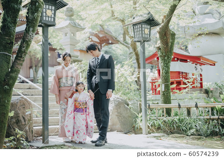 Family Shichigosan Portrait Photography Cooperation: Takatsuki Fudoson 60574239