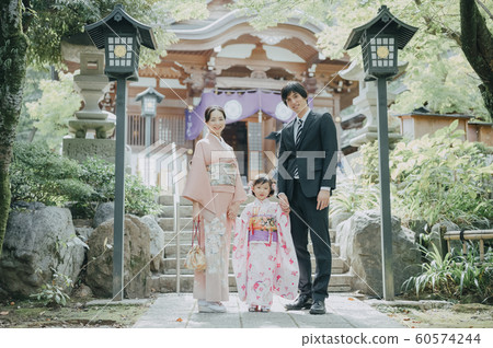 Family Shichigosan Portrait Photography Cooperation: Takatsuki Fudoson 60574244