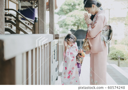 七Shi山一家人崇拜照片合作：高T富生 60574248