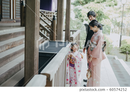 七Shi山一家人崇拜照片合作：高T富生 60574252