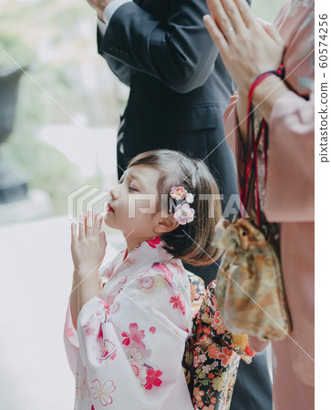 Family Shichigosan Worshiping Photo Cooperation: Takahata Fudoson Family Shichigosan Worshiping Photo Cooperation: Takahata Fudoson 60574256