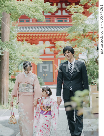 Family Shichigosan Portrait Photography Cooperation: Takatsuki Fudoson 60574261