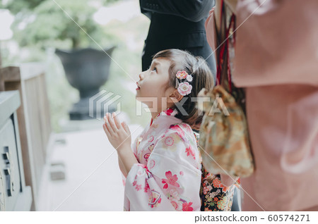 Family Shichigosan Worshiping Photo Cooperation: Takahata Fudoson Family Shichigosan Worshiping Photo Cooperation: Takahata Fudoson 60574271