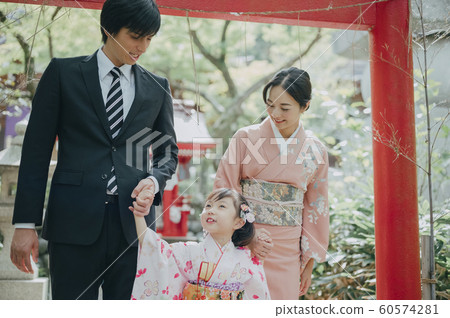 Family Shichigosan Portrait Photography Cooperation: Takatsuki Fudoson 60574281