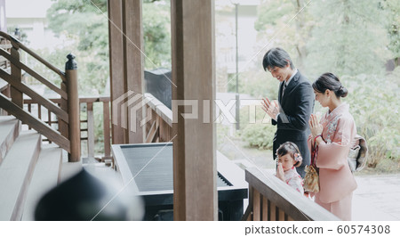 Family Shichigosan Worshiping Photo Cooperation: Takahata Fudoson 60574308