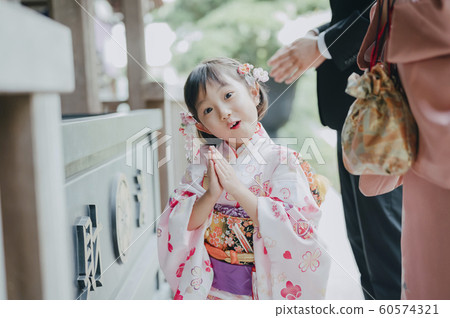 Family Shichigosan Worshiping Photo Cooperation: Takahata Fudoson Family Shichigosan Worshiping Photo Cooperation: Takahata Fudoson 60574321
