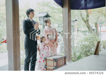 七Shi山一家人崇拜照片合作：高T富生 60574326