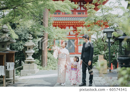 Family Shichigosan Photography cooperation: Takahata Fudoson 60574341