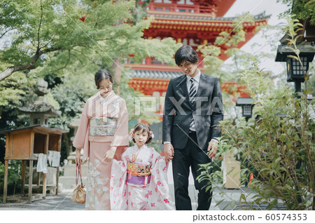 Family Shichigosan Portrait Photography Cooperation: Takatsuki Fudoson 60574353