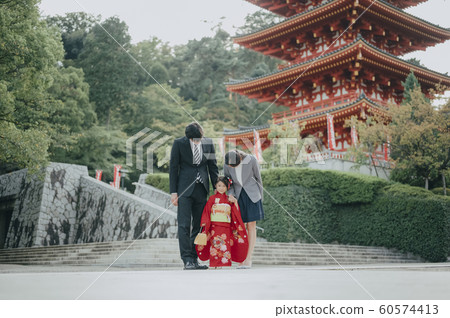 Family Shichigosan Portrait Photography Cooperation: Takatsuki Fudoson 60574413